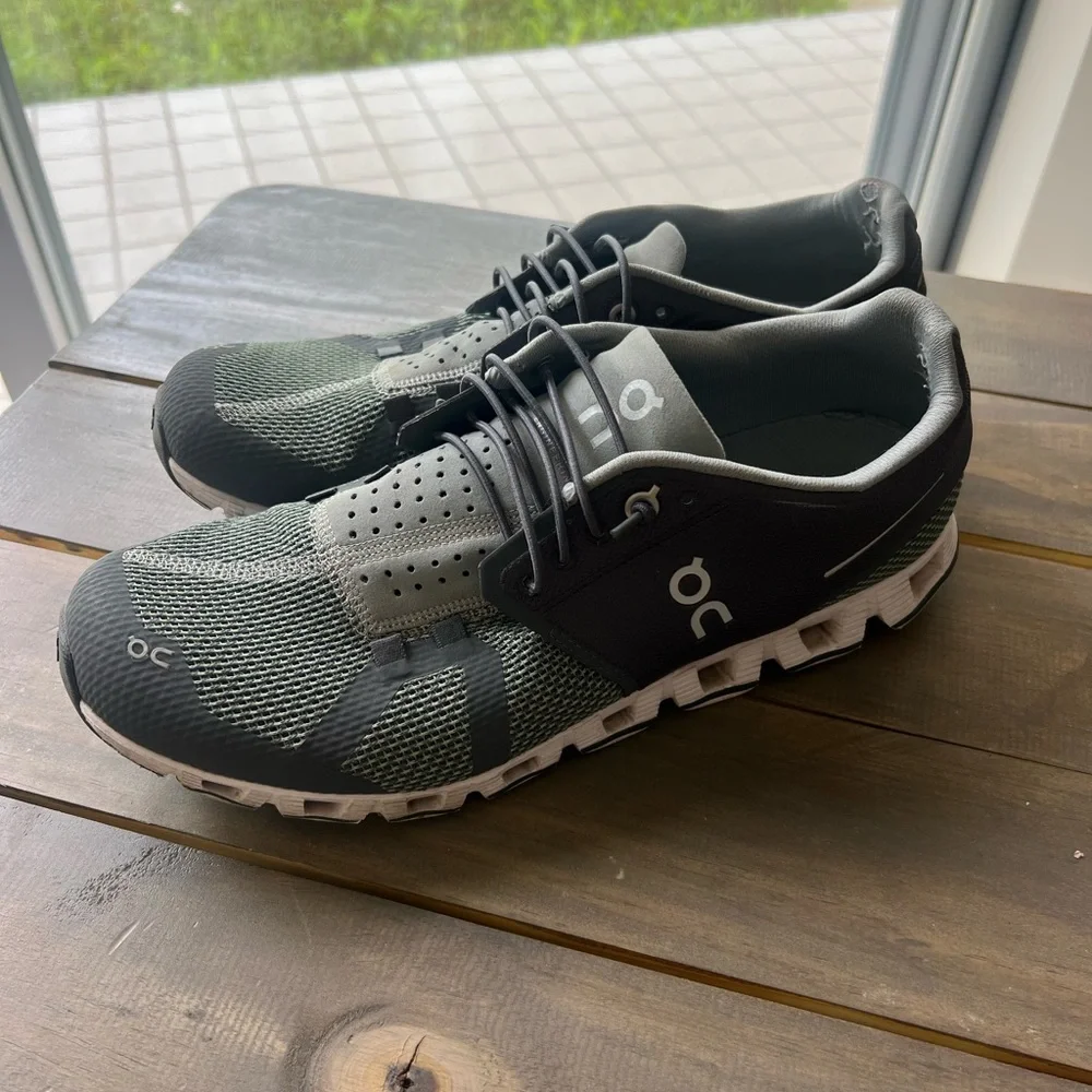 On Running Men's Black and Gray Running Shoes